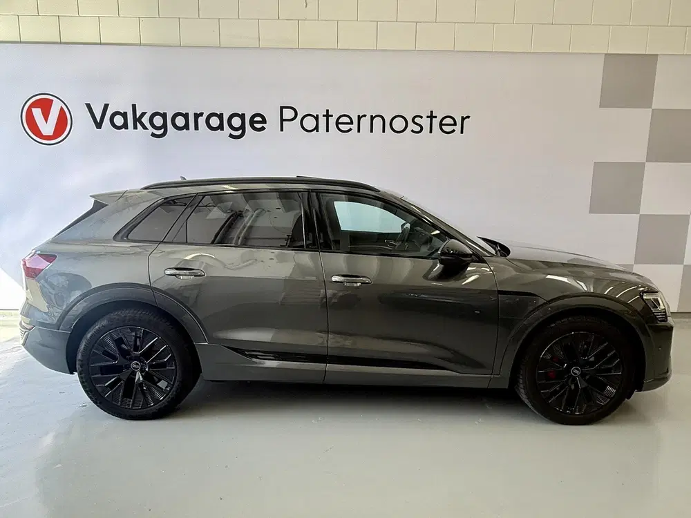 Audi Q8 e-tron 55 quattro S-Line 115 kWh Pano uit 2023, foto 2