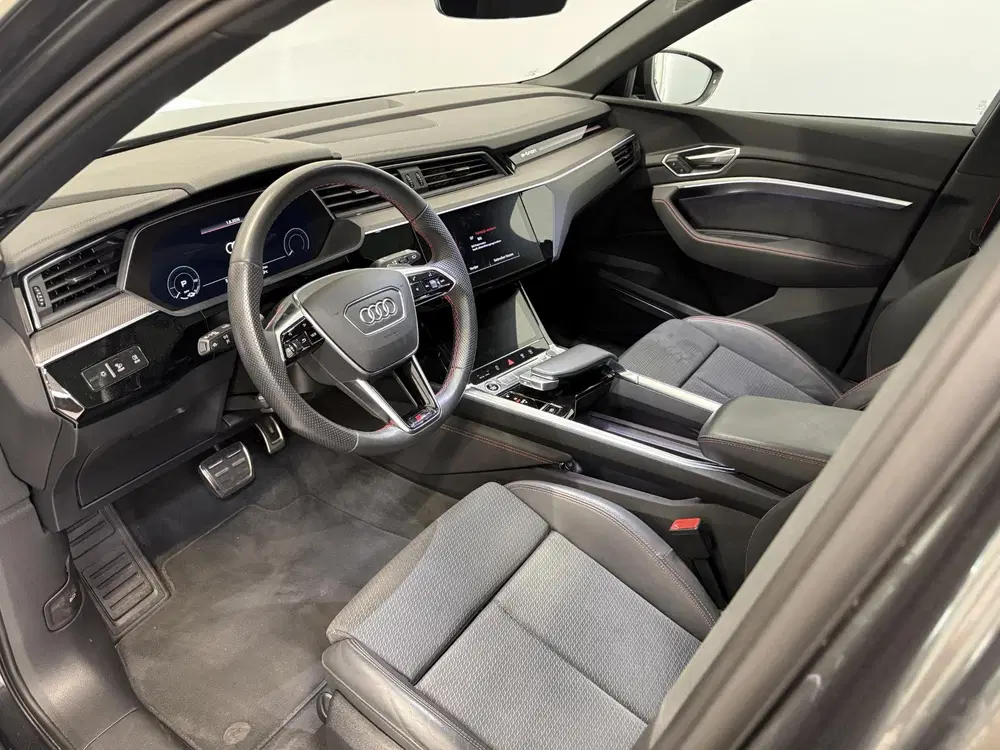 Audi Q8 e-tron 55 quattro S-Line 115 kWh Pano uit 2023, foto 4