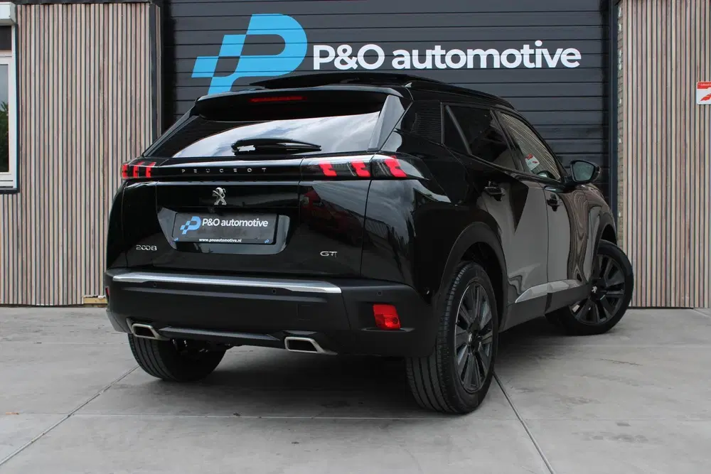 Peugeot 2008 1.2 PureTech GT PANO uit 2022, foto 2