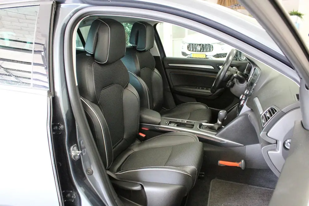 Renault Mégane Mégane 1.3 TCe Bose | NAVIGATIE | PDC-A | SFEER | C uit 2019, foto 17