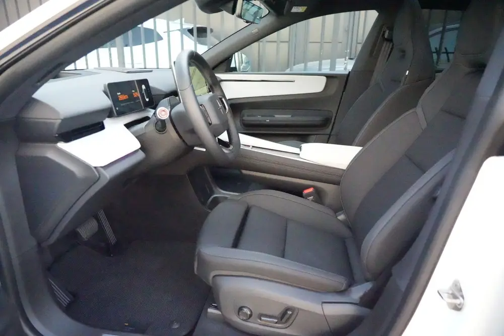 Polestar 4 Long Range Dual Motor Performance Plus 100 uit 2026, foto 10