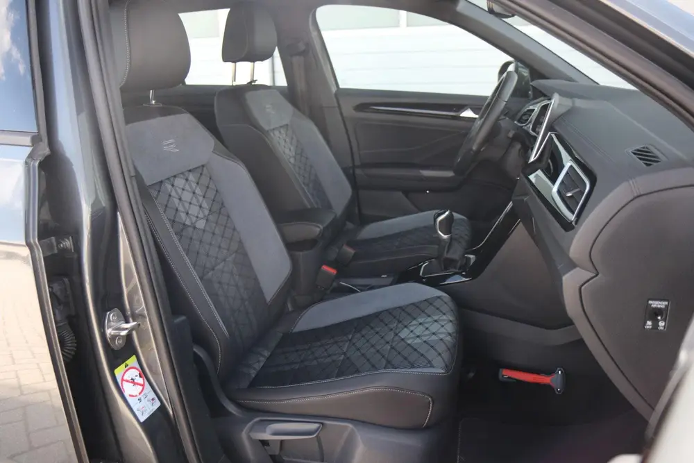 Volkswagen T-Roc 1.0 TSI 110pk R-Line | App Connect | Achter uit 2023, foto 14