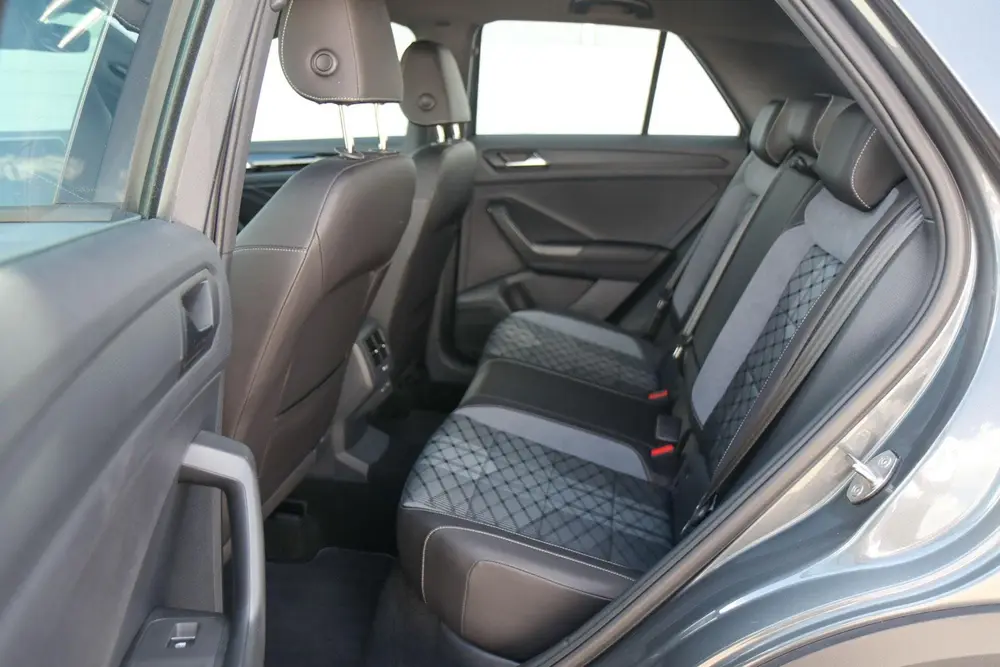 Volkswagen T-Roc 1.0 TSI 110pk R-Line | App Connect | Achter uit 2023, foto 17
