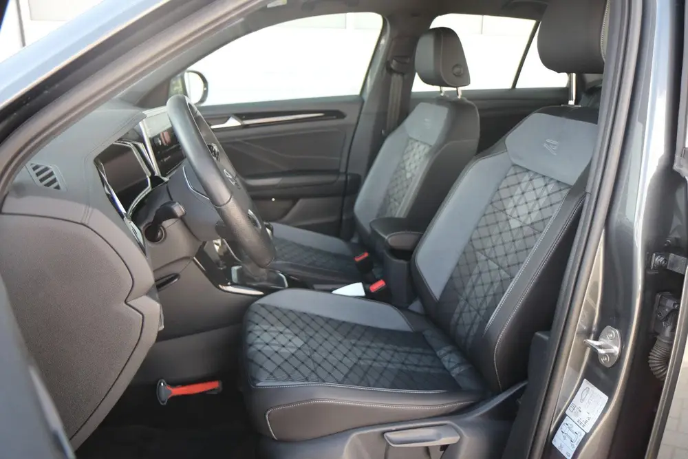 Volkswagen T-Roc 1.0 TSI 110pk R-Line | App Connect | Achter uit 2023, foto 4
