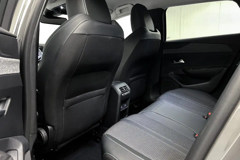 Peugeot 308 1.2 Hybrid 145 e-DCS6 uit 2025, foto 13