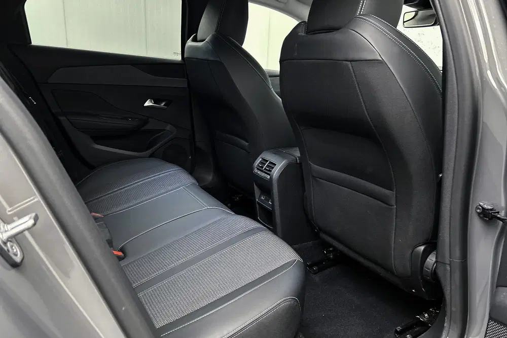 Peugeot 308 1.2 Hybrid 145 e-DCS6 uit 2025, foto 15