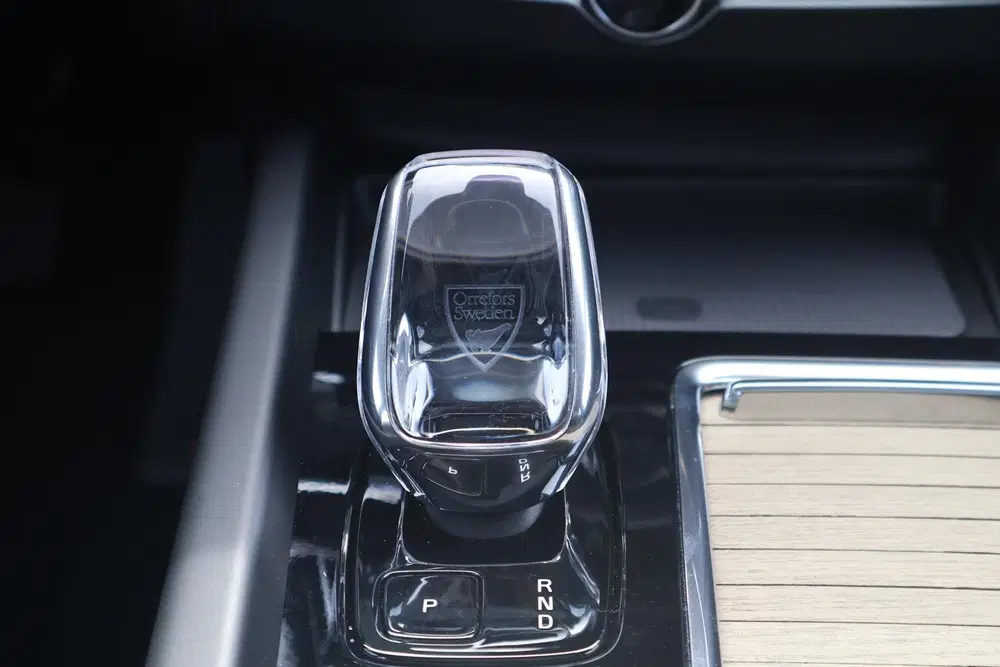Volvo XC60 2.0 T6 Plug-in hybrid AWD Ultra Dark uit 2026, foto 10