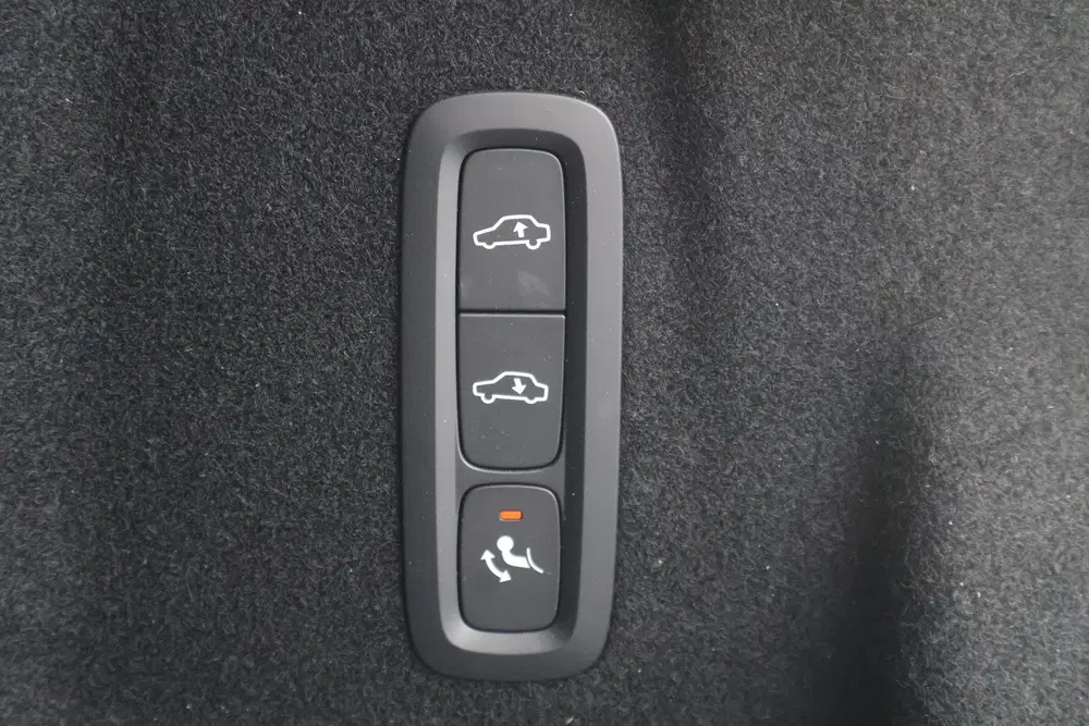 Volvo XC60 2.0 T6 Plug-in hybrid AWD Ultra Dark uit 2026, foto 17