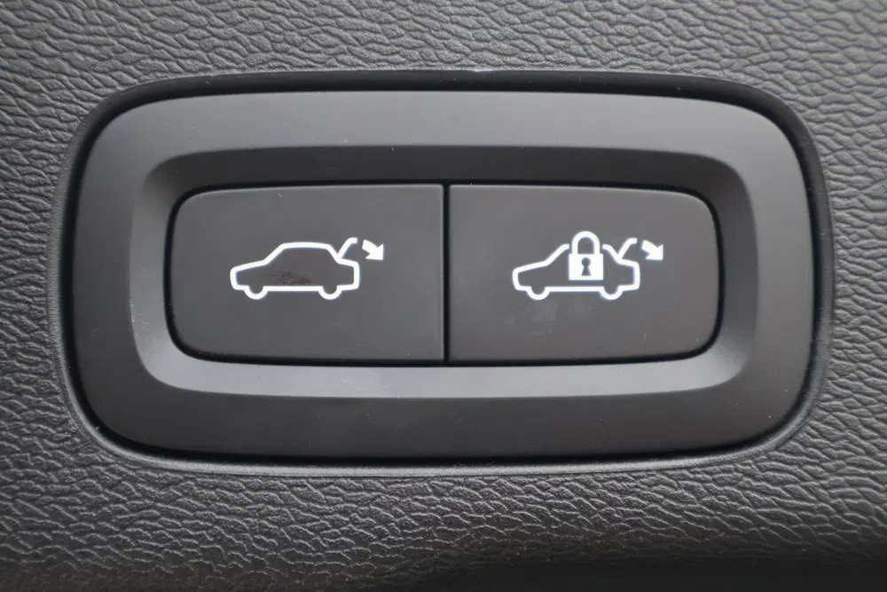 Volvo XC60 2.0 T6 Plug-in hybrid AWD Ultra Dark uit 2026, foto 18