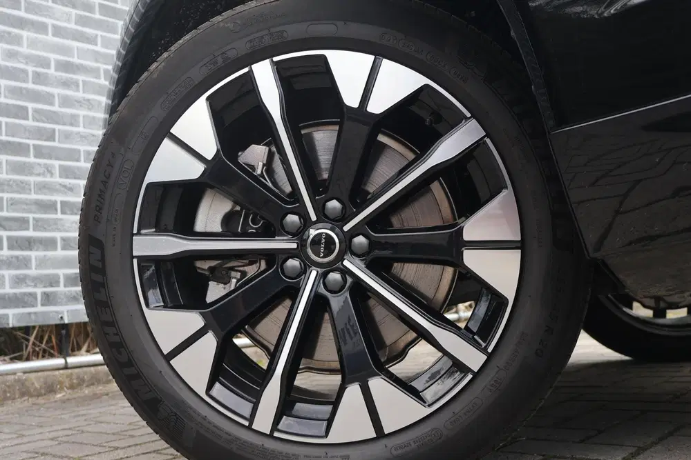 Volvo XC60 2.0 T6 Plug-in hybrid AWD Ultra Dark uit 2026, foto 19