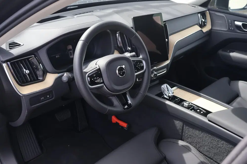 Volvo XC60 2.0 T6 Plug-in hybrid AWD Ultra Dark uit 2026, foto 8