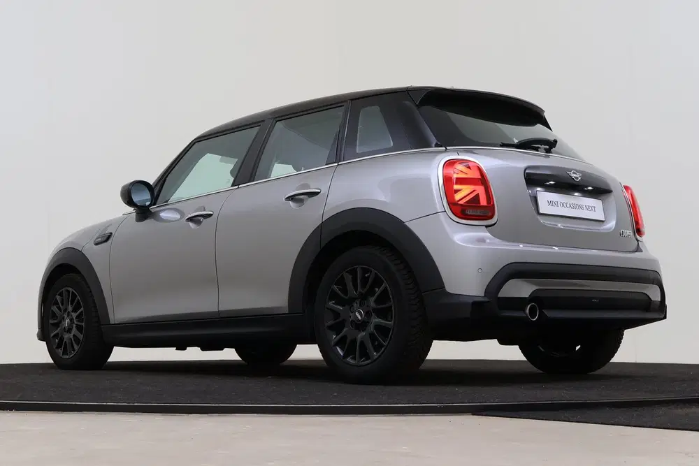 Mini Hatchback Cooper Classic Automaat uit 2023, foto 11