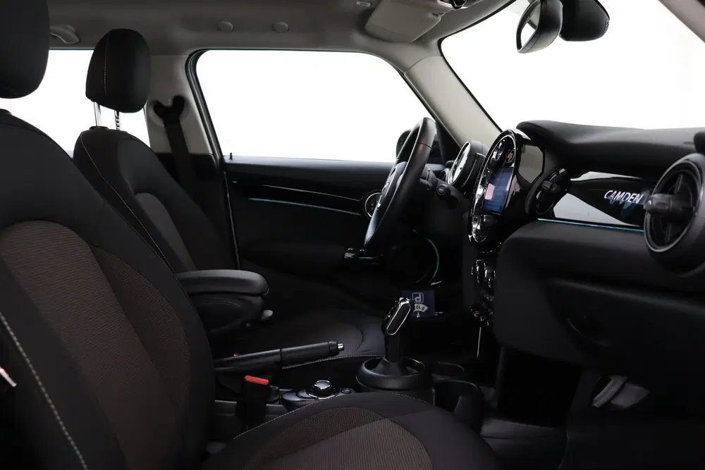 Mini Hatchback Cooper Classic Automaat uit 2023, foto 16