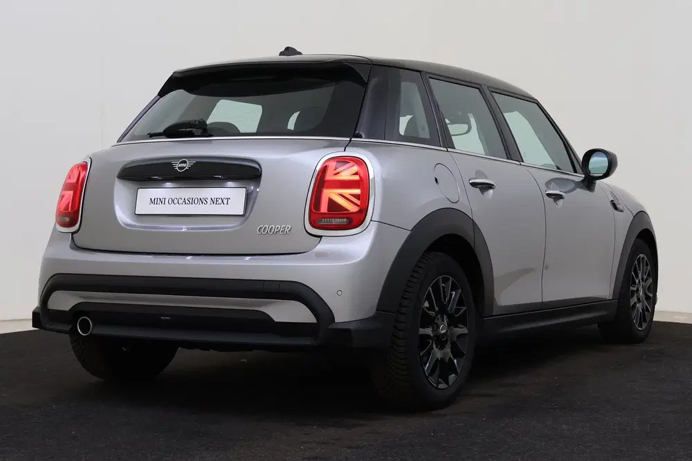 Mini Hatchback Cooper Classic Automaat uit 2023, foto 2