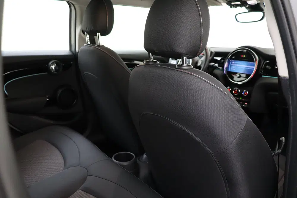 Mini Hatchback Cooper Classic Automaat uit 2023, foto 20