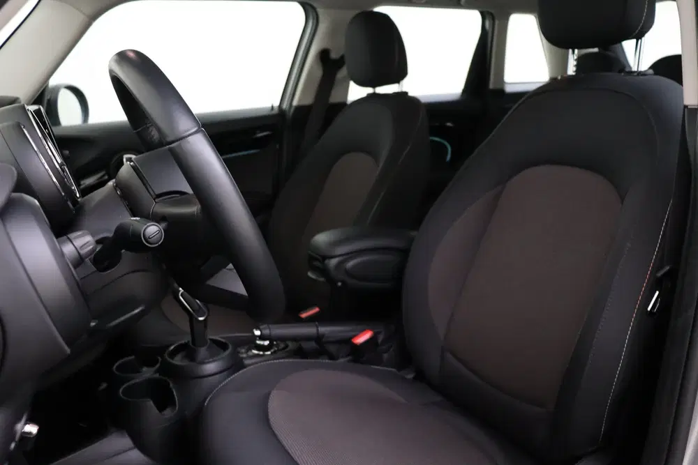 Mini Hatchback Cooper Classic Automaat uit 2023, foto 6