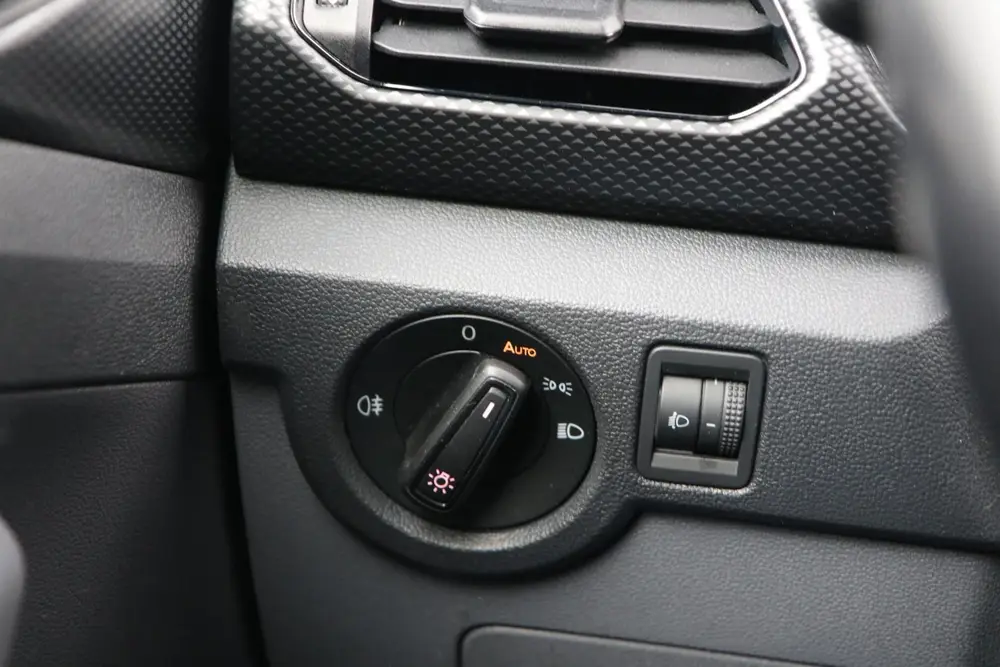 Volkswagen T-Cross 1.0 TSI 95 pk Life | Climatronic | App Co uit 2019, foto 20