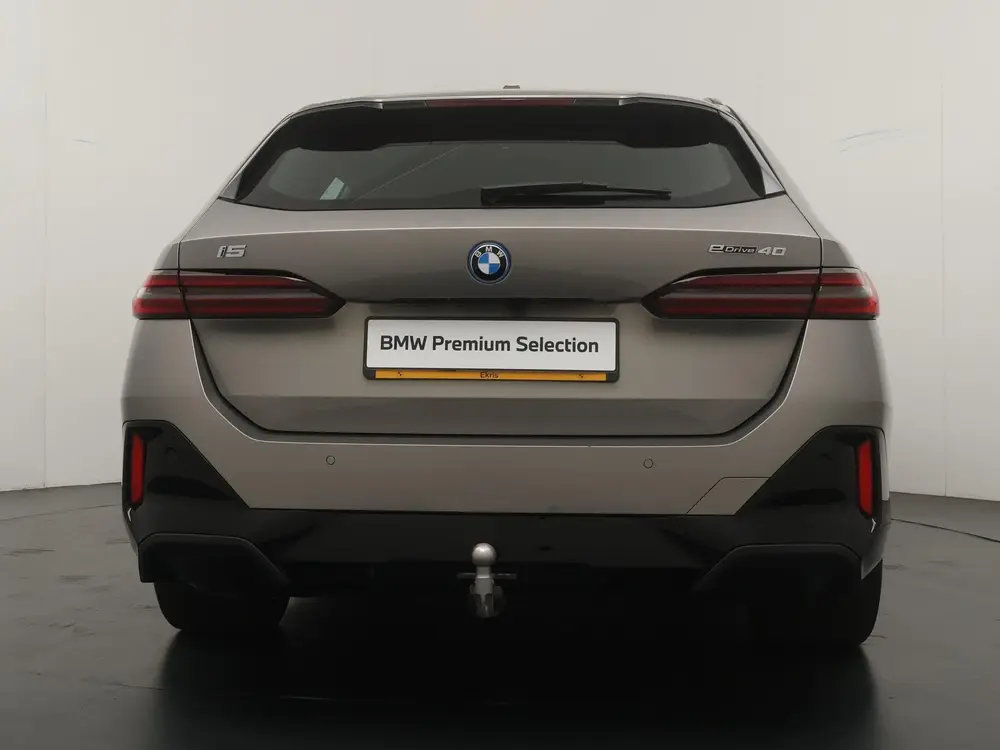 BMW i5 Touring eDrive40 M Sport Pro uit 2025, foto 10
