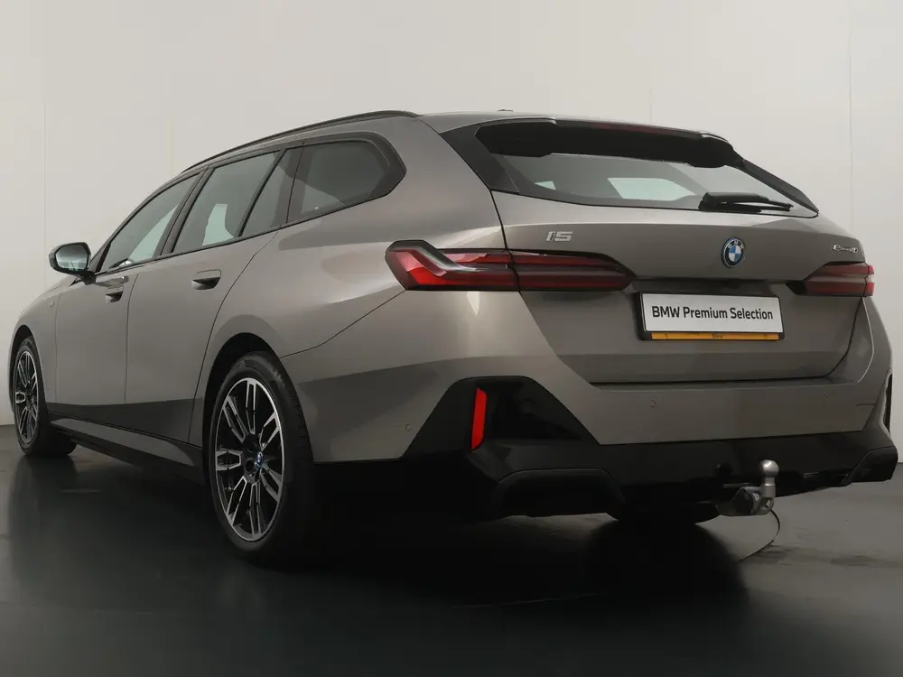 BMW i5 Touring eDrive40 M Sport Pro uit 2025, foto 11
