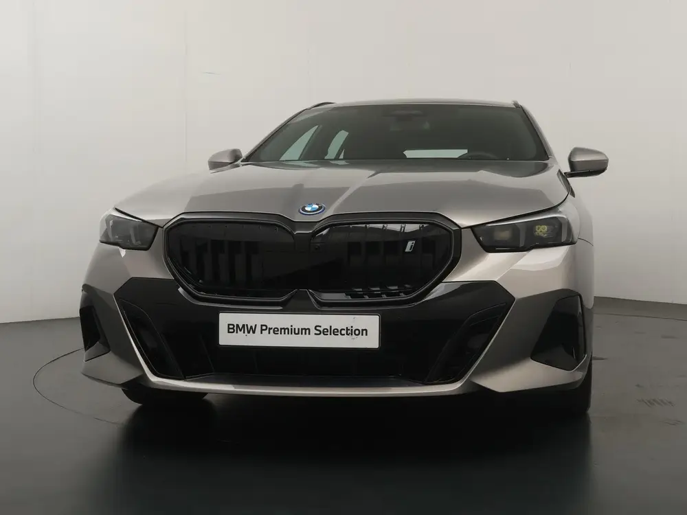 BMW i5 Touring eDrive40 M Sport Pro uit 2025, foto 6