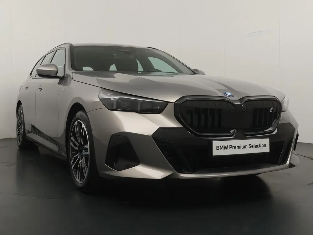 BMW i5 Touring eDrive40 M Sport Pro uit 2025, foto 7