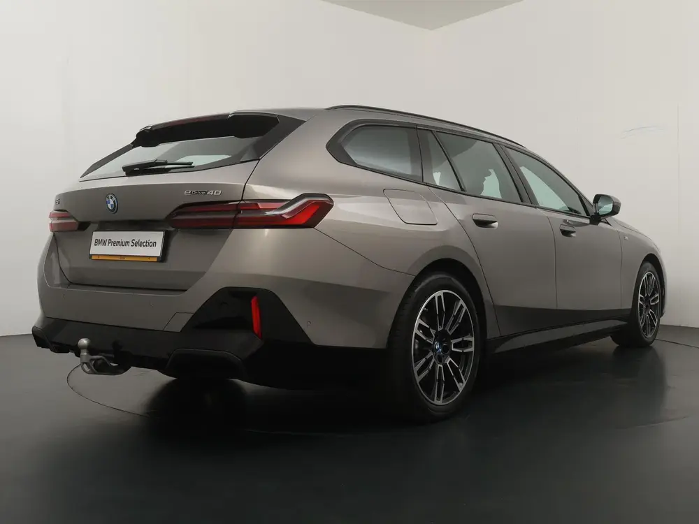 BMW i5 Touring eDrive40 M Sport Pro uit 2025, foto 9