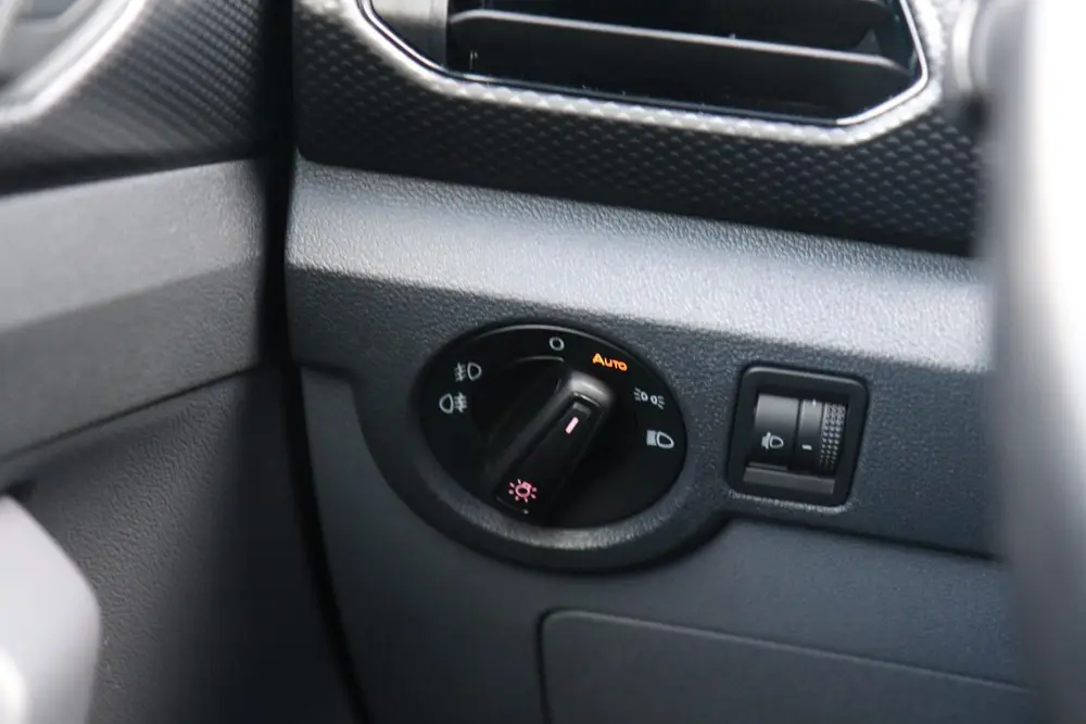 Volkswagen T-Cross 1.0 TSI 95pk Life | Navigatie | Clima | S uit 2019, foto 19