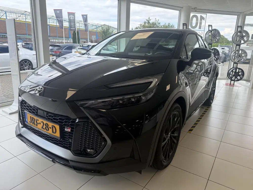 Toyota C-HR 2.0 Plug-in Hybrid 220 Black Edition Demo uit 2025, foto 2