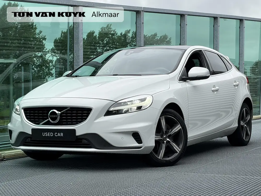 Volvo V40 1.5 T3 Polar+ Sport Automaat / Panoramadak / Leder uit 2019