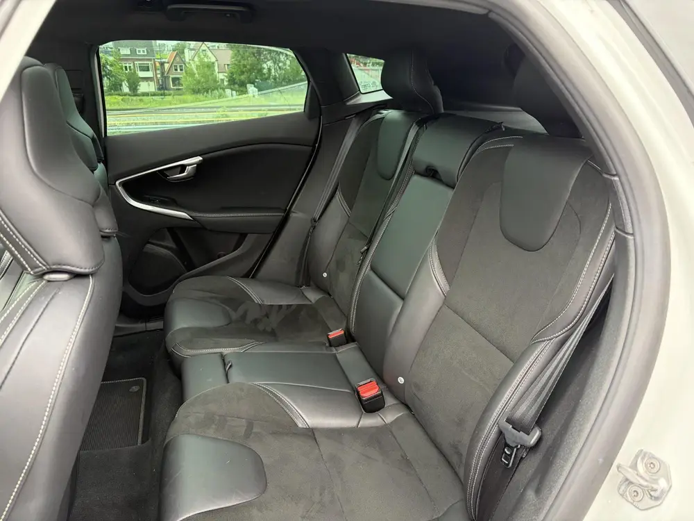 Volvo V40 1.5 T3 Polar+ Sport Automaat / Panoramadak / Leder uit 2019, foto 10