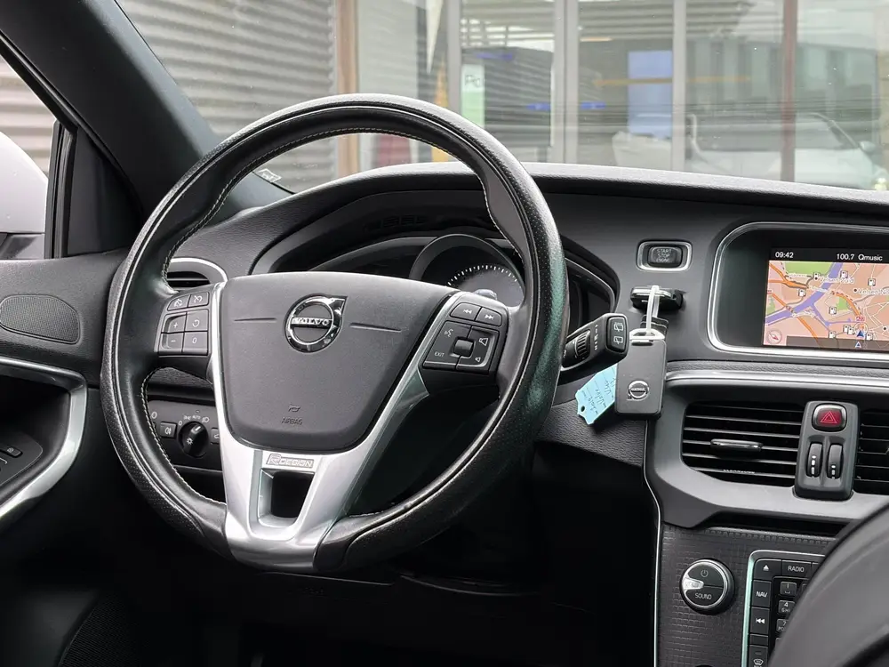Volvo V40 1.5 T3 Polar+ Sport Automaat / Panoramadak / Leder uit 2019, foto 16