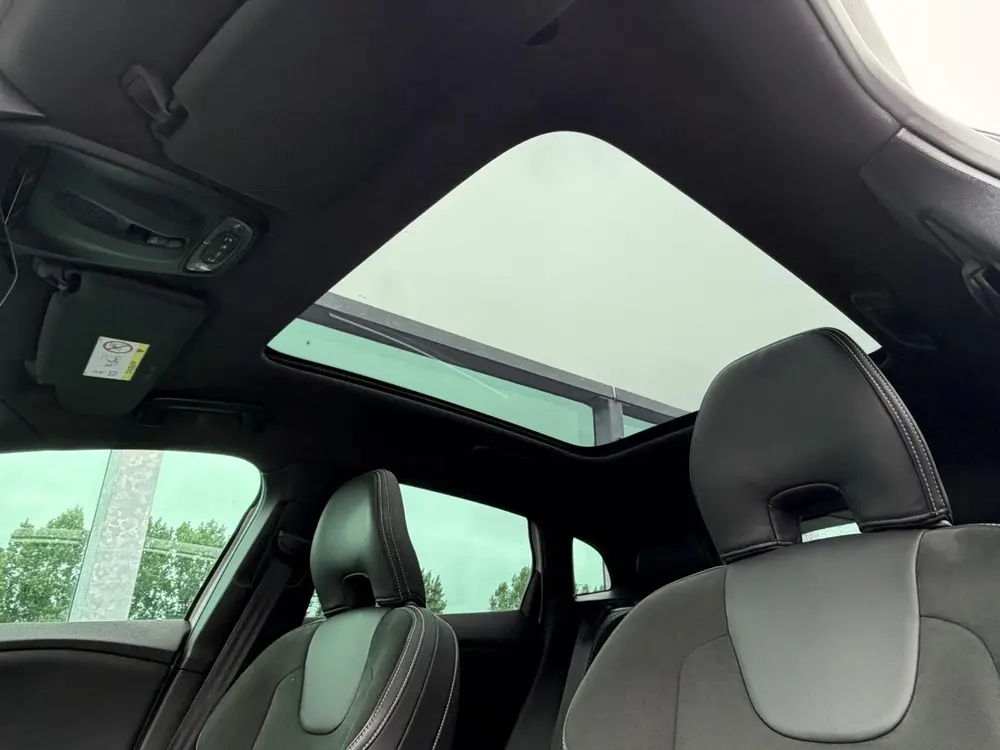 Volvo V40 1.5 T3 Polar+ Sport Automaat / Panoramadak / Leder uit 2019, foto 20