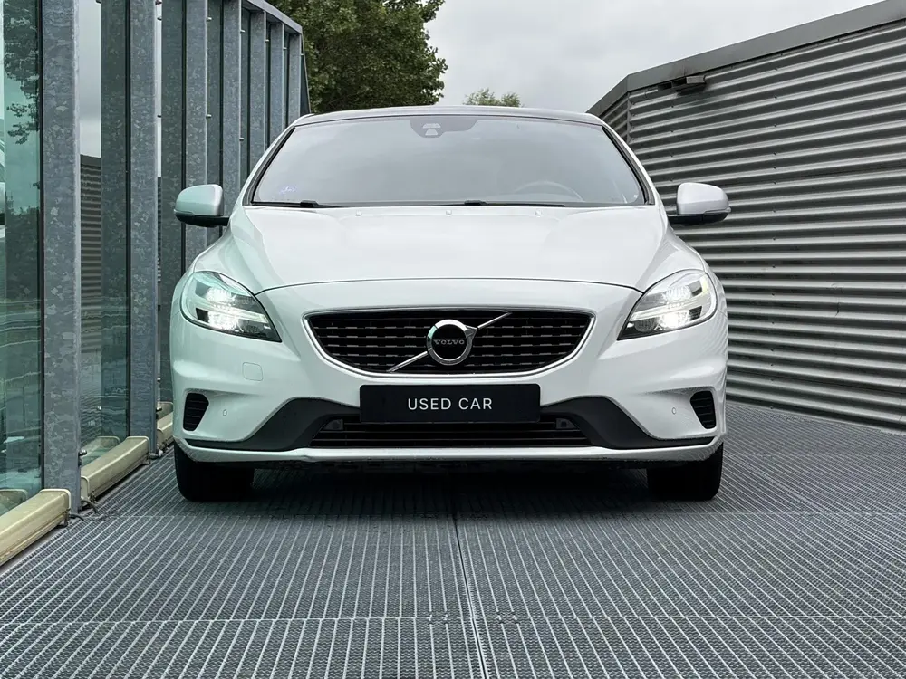 Volvo V40 1.5 T3 Polar+ Sport Automaat / Panoramadak / Leder uit 2019, foto 3
