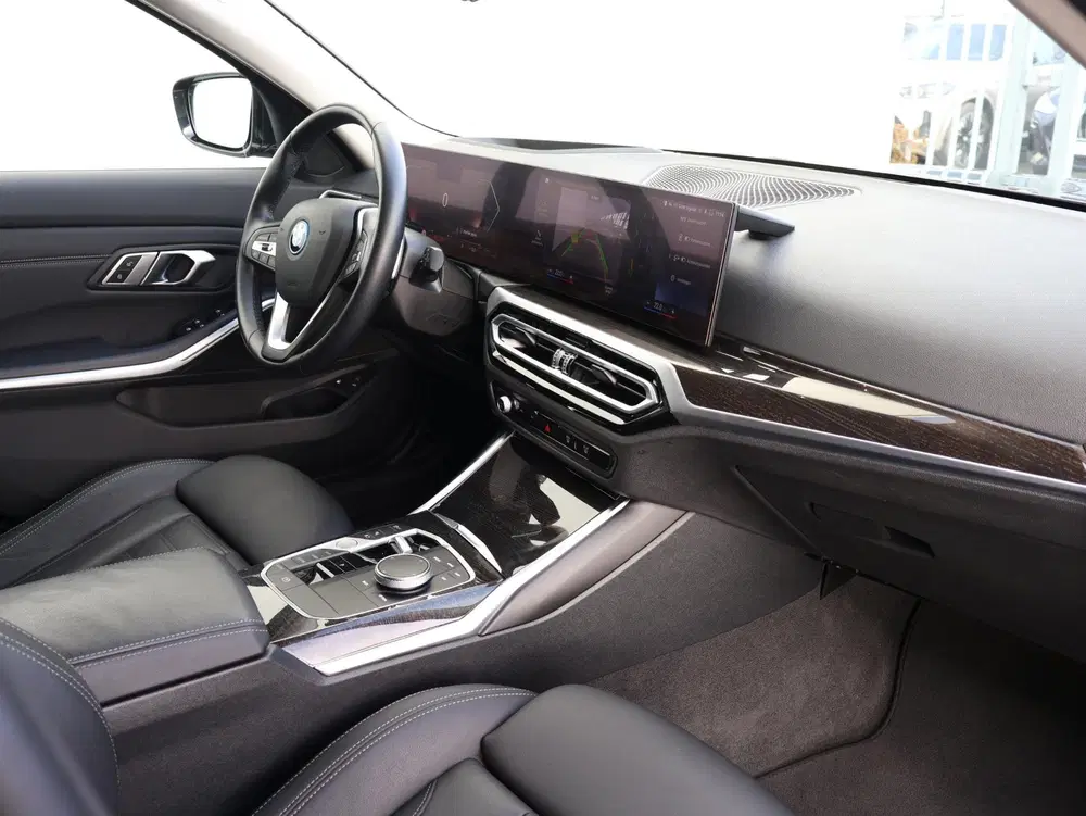 BMW 3-serie 320e uit 2022, foto 12