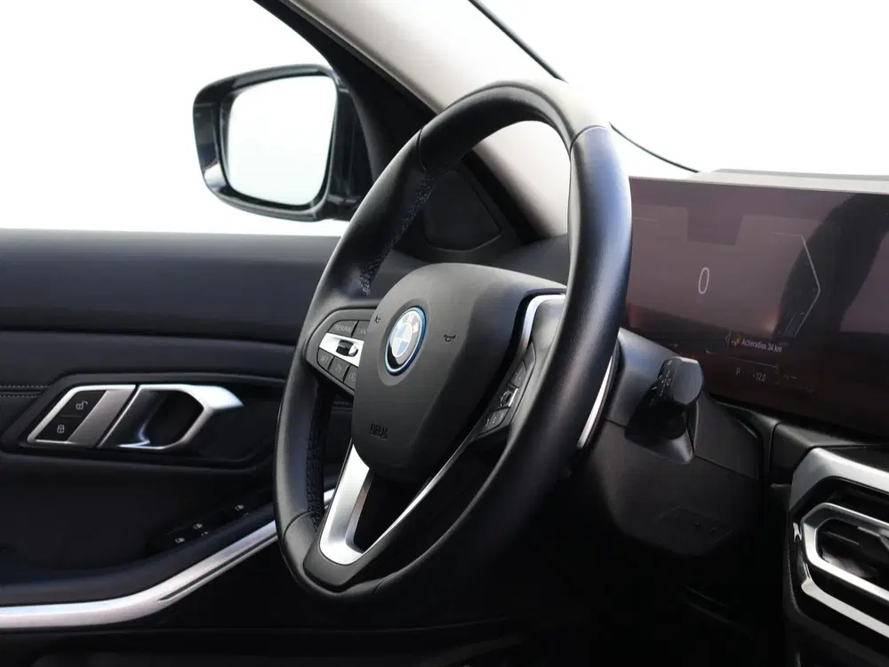 BMW 3-serie 320e uit 2022, foto 13