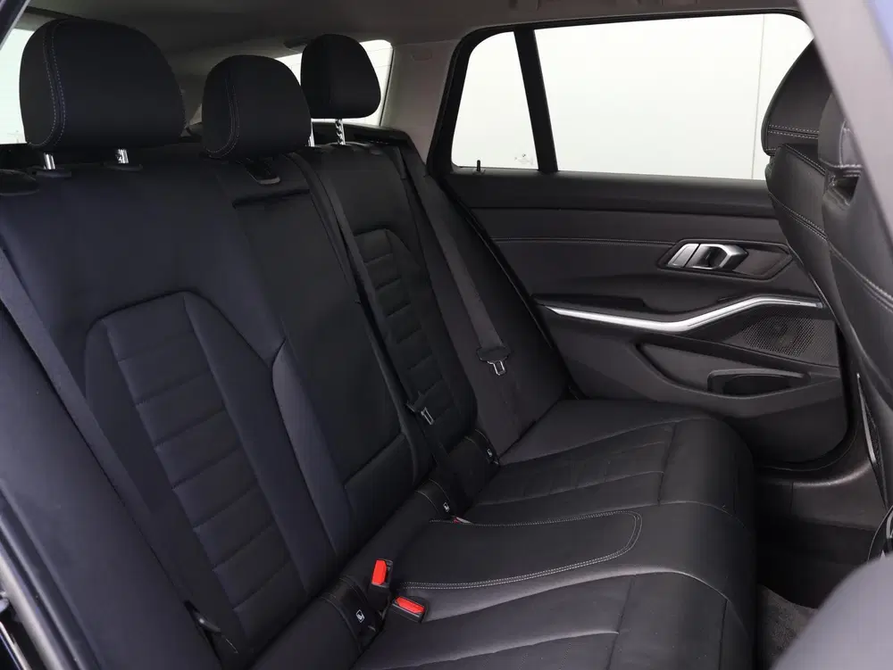 BMW 3-serie 320e uit 2022, foto 14