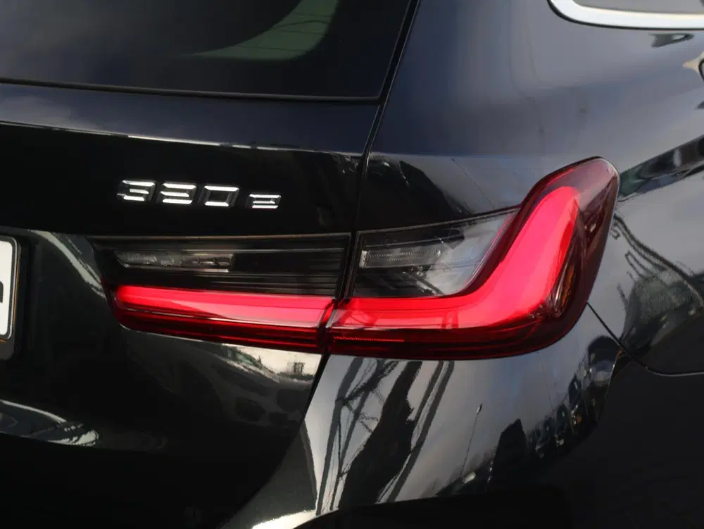 BMW 3-serie 320e uit 2022, foto 16