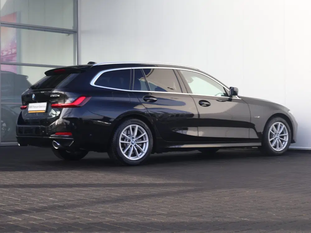 BMW 3-serie 320e uit 2022, foto 19