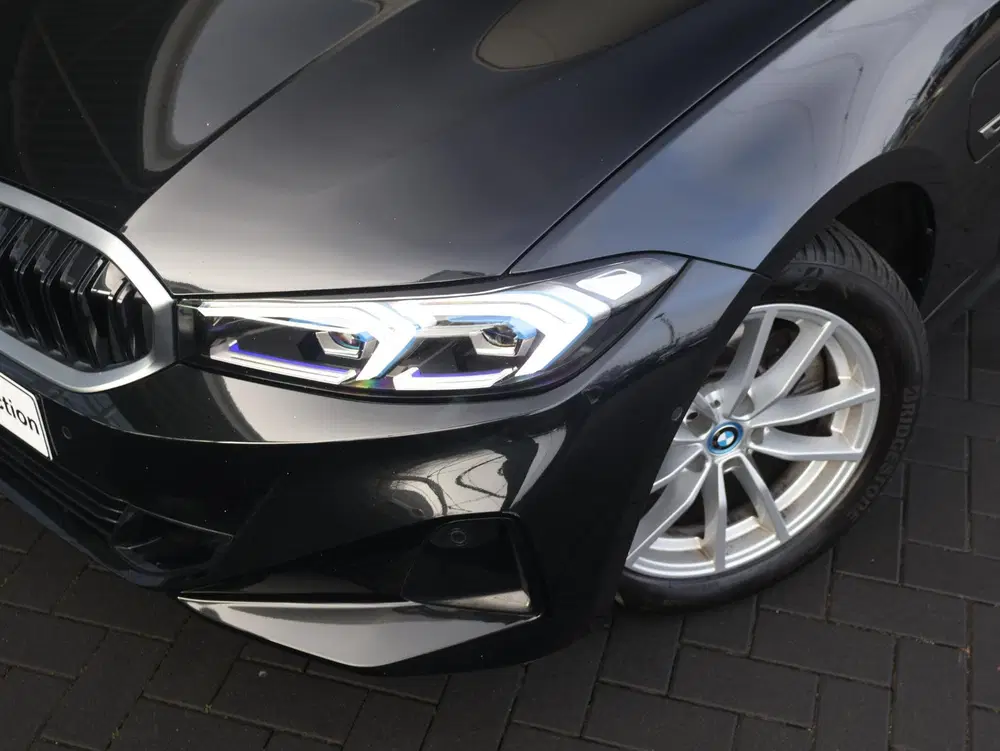 BMW 3-serie 320e uit 2022, foto 2