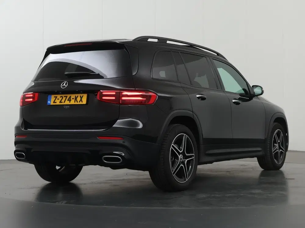 Mercedes-Benz GLB 180 AMG Line uit 2024, foto 2