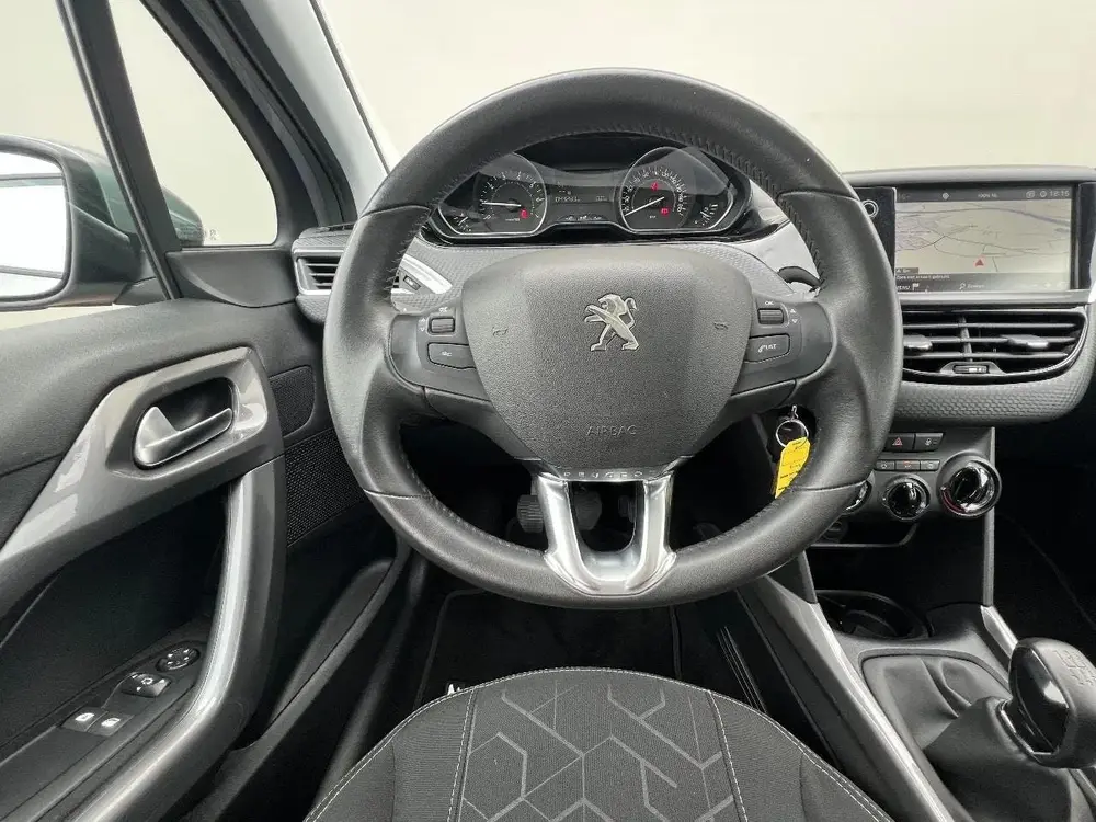 Peugeot 2008 1.2 PureTech | NL auto | Panoramadak | Trekhaak uit 2019, foto 11