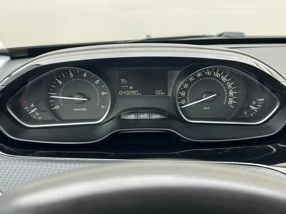 Peugeot 2008 1.2 PureTech | NL auto | Panoramadak | Trekhaak uit 2019, foto 13
