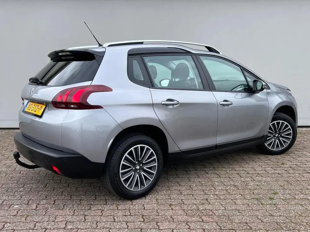 Peugeot 2008 1.2 PureTech | NL auto | Panoramadak | Trekhaak uit 2019, foto 2