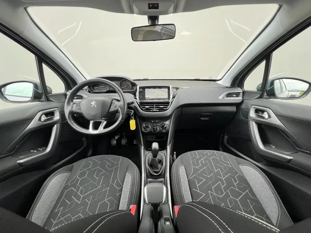 Peugeot 2008 1.2 PureTech | NL auto | Panoramadak | Trekhaak uit 2019, foto 6