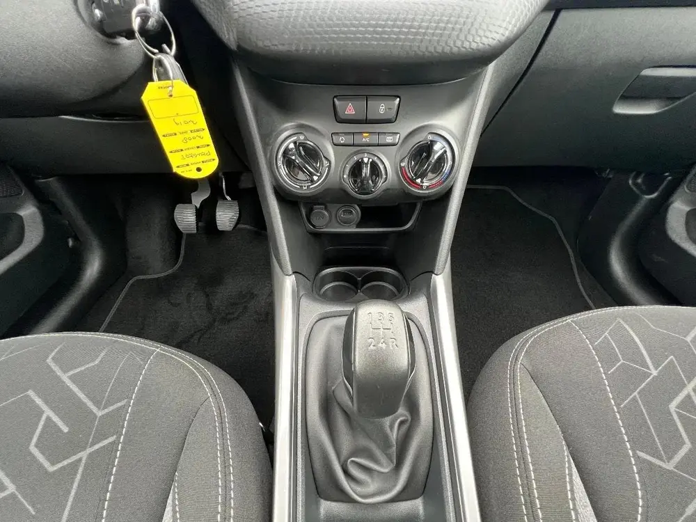 Peugeot 2008 1.2 PureTech | NL auto | Panoramadak | Trekhaak uit 2019, foto 7