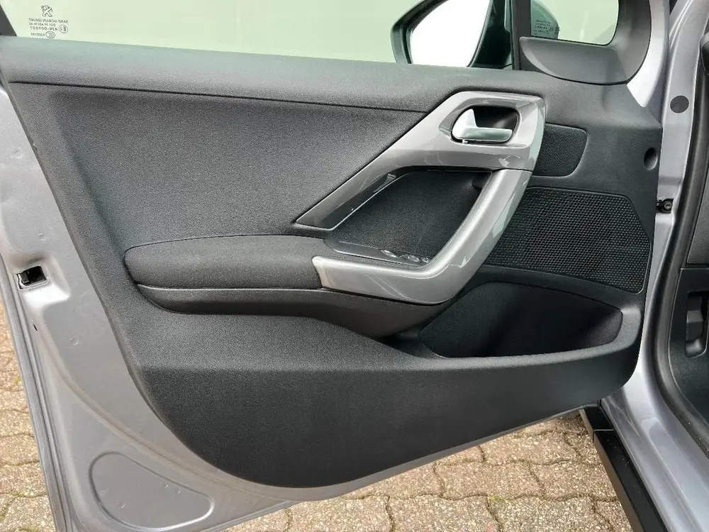 Peugeot 2008 1.2 PureTech | NL auto | Panoramadak | Trekhaak uit 2019, foto 8