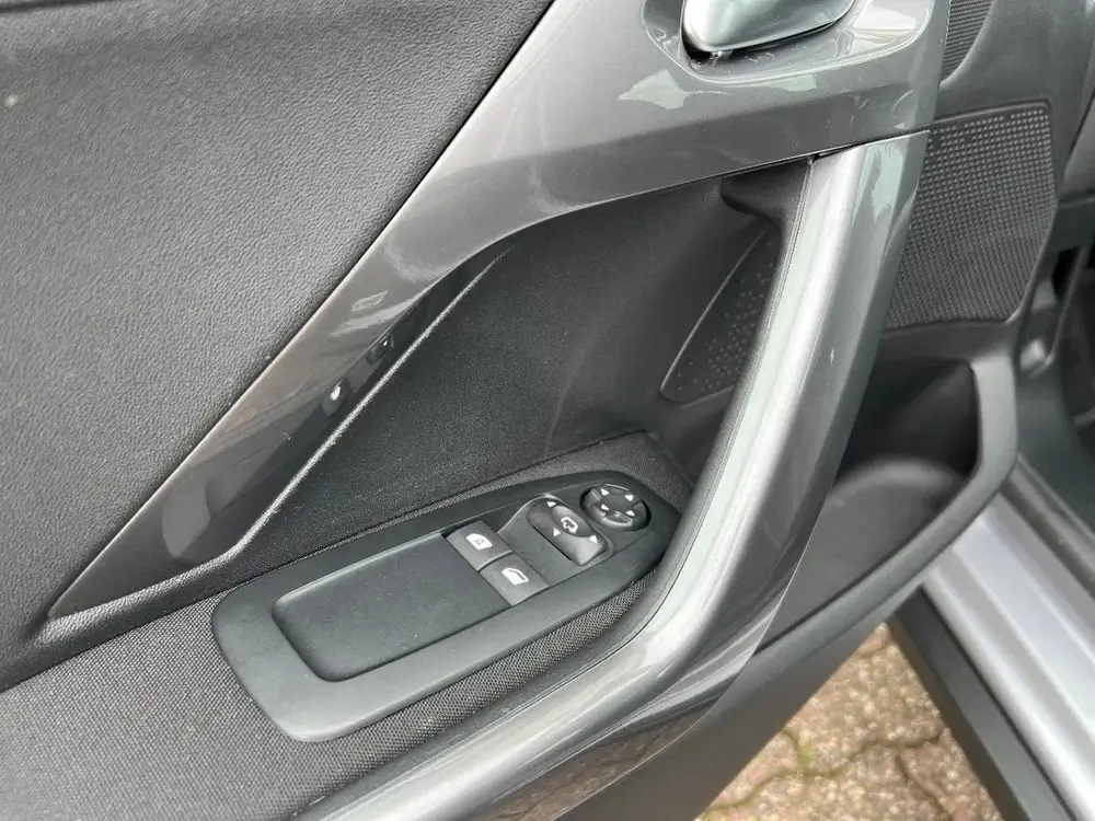 Peugeot 2008 1.2 PureTech | NL auto | Panoramadak | Trekhaak uit 2019, foto 9