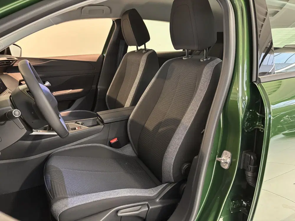 Peugeot 308 1.2 Turbo Active Pack Business Navigatie uit 2025, foto 11