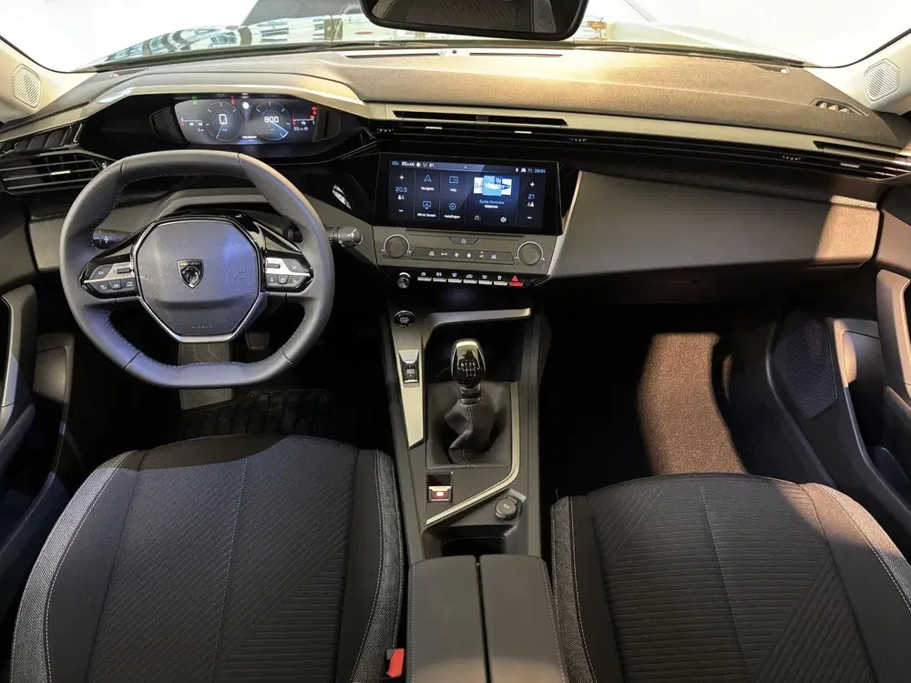 Peugeot 308 1.2 Turbo Active Pack Business Navigatie uit 2025, foto 13
