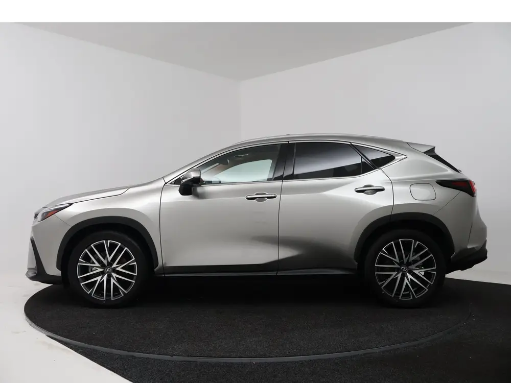 Lexus NX 450h+ AWD Launch Edition uit 2022, foto 4